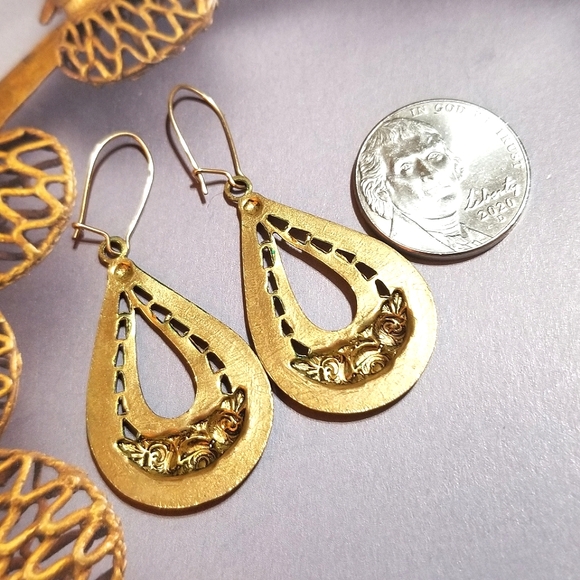 Antique Gilded Sterling Silver Cannetille Reppousse Earrings - Picture 5 of 6